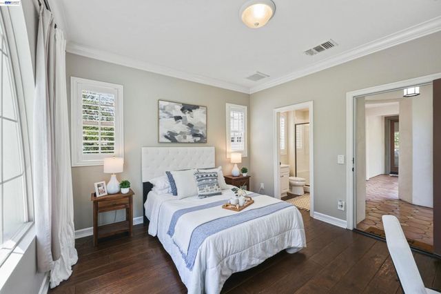 8320 New Park Ln, San Diego, CA 92127