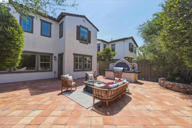 8320 New Park Ln, San Diego, CA 92127