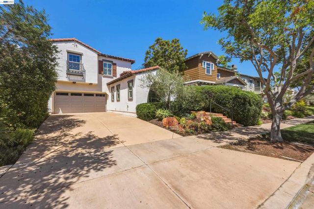 8320 New Park Ln, San Diego, CA 92127