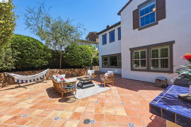 8320 New Park Ln, San Diego, CA 92127
