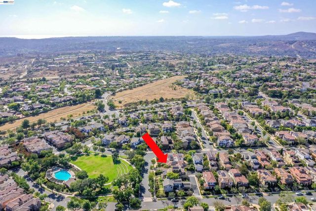 8320 New Park Ln, San Diego, CA 92127