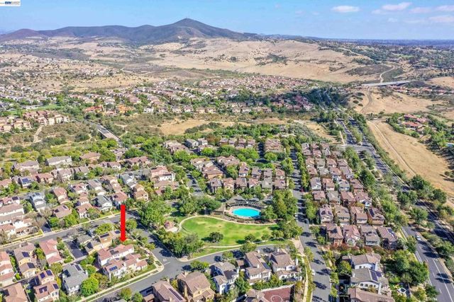 8320 New Park Ln, San Diego, CA 92127