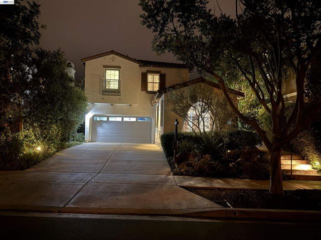 8320 New Park Ln, San Diego, CA 92127