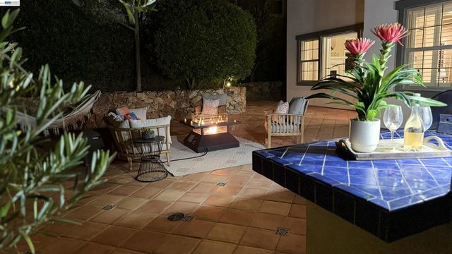 8320 New Park Ln, San Diego, CA 92127