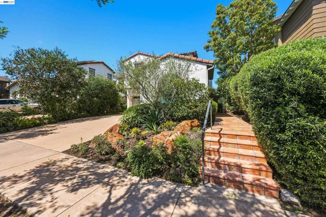 8320 New Park Ln, San Diego, CA 92127