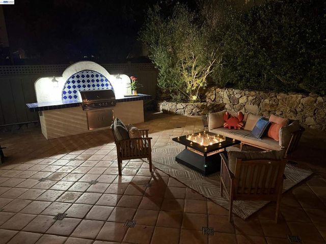 8320 New Park Ln, San Diego, CA 92127