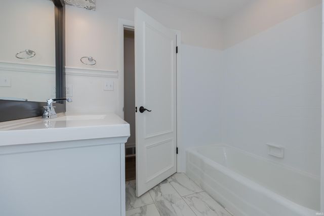 5913 Washington Avenue, Evansville, IN 47715