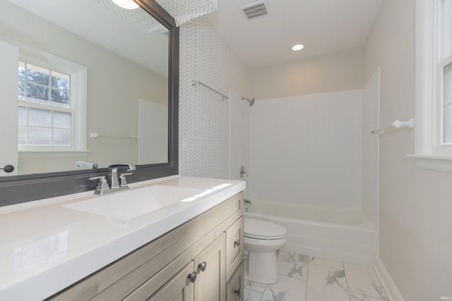 5913 Washington Avenue, Evansville, IN 47715