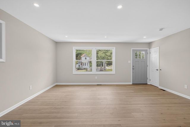 6 N SCOTT AVE, Glenolden, PA 19036
