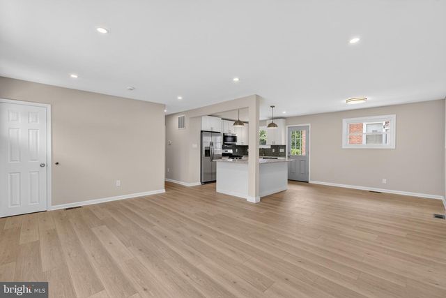 6 N SCOTT AVE, Glenolden, PA 19036