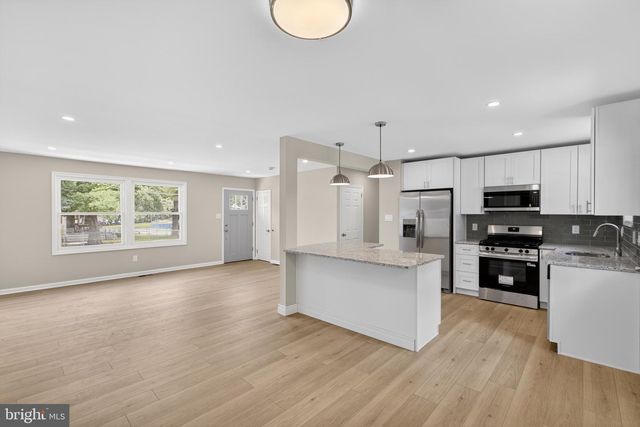 6 N SCOTT AVE, Glenolden, PA 19036