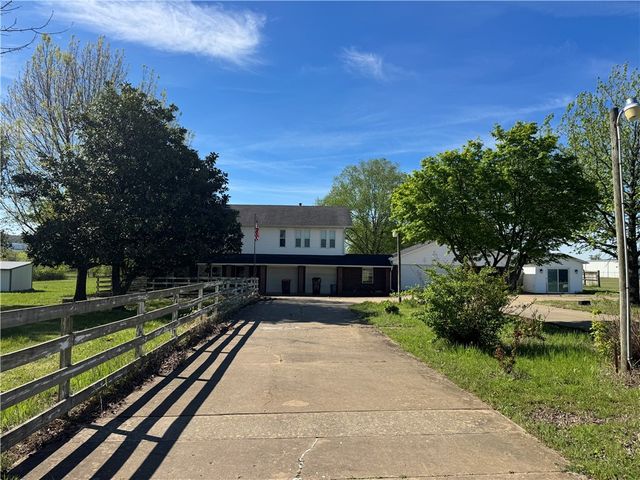 1035 Hatcher Road, Springdale, AR 72764