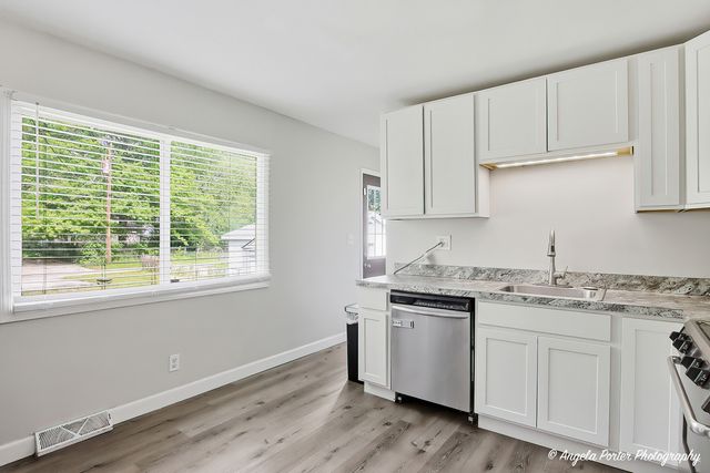 1904 JOANNA Avenue, Zion, IL 60099