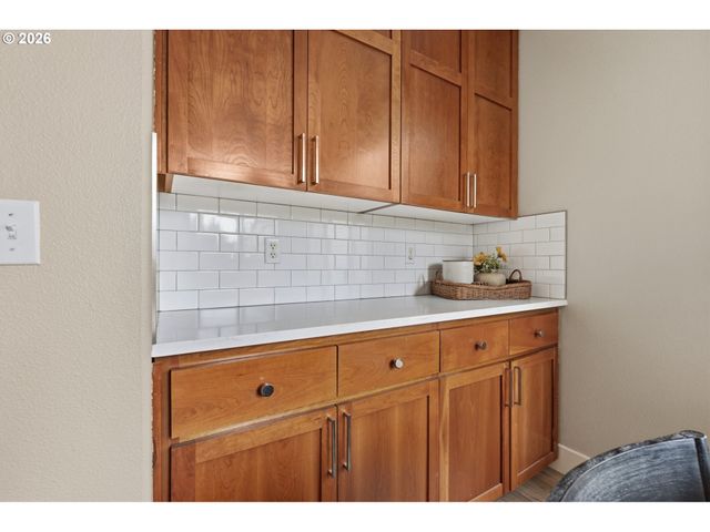 15869 Sw CENTURY Dr, Sherwood, OR 97140