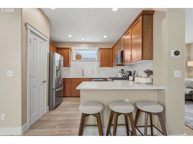 15869 Sw CENTURY Dr, Sherwood, OR 97140