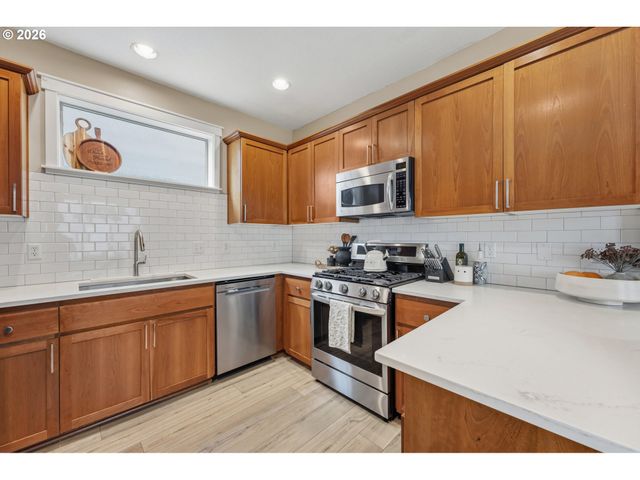 15869 Sw CENTURY Dr, Sherwood, OR 97140