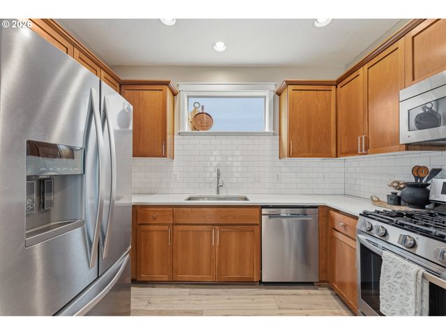 15869 Sw CENTURY Dr, Sherwood, OR 97140