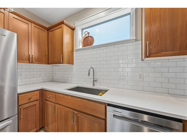 15869 Sw CENTURY Dr, Sherwood, OR 97140