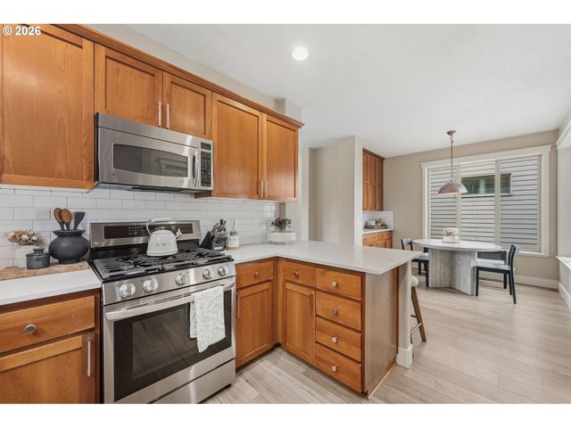 15869 Sw CENTURY Dr, Sherwood, OR 97140