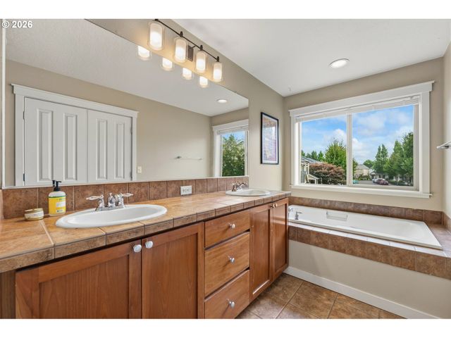 15869 Sw CENTURY Dr, Sherwood, OR 97140