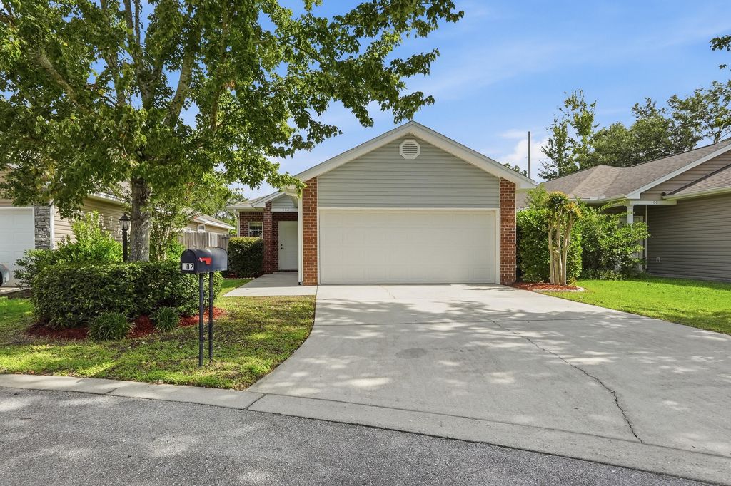 Image 1 of property listing at 102 Matt Boulevard, Niceville, FL 32578