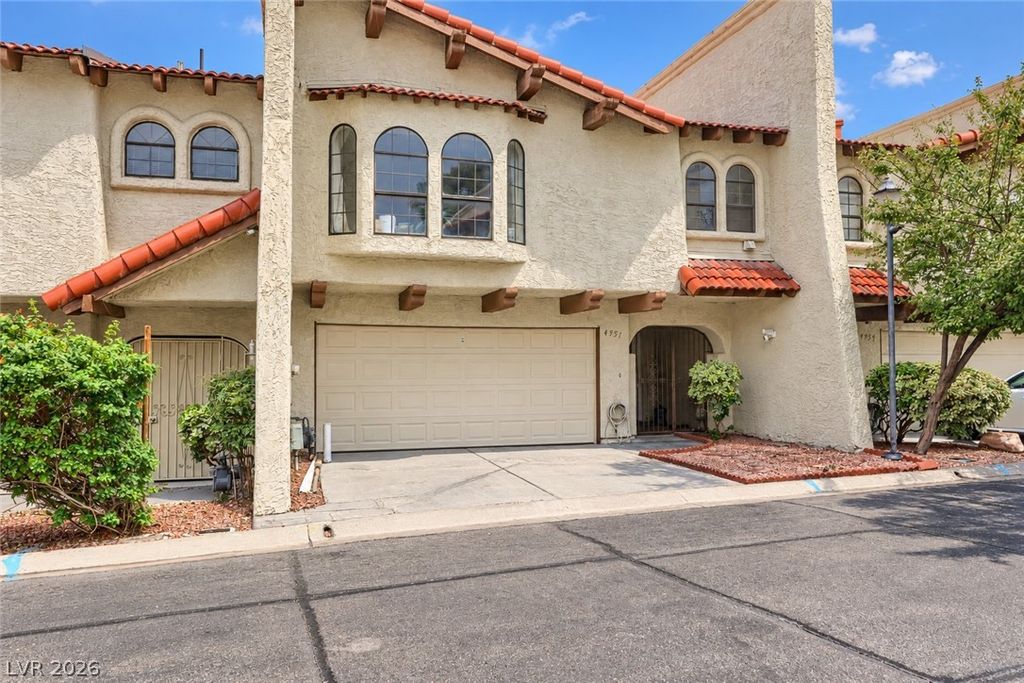 4951 Schumann Drive, Las Vegas, NV 89146 — photo 2