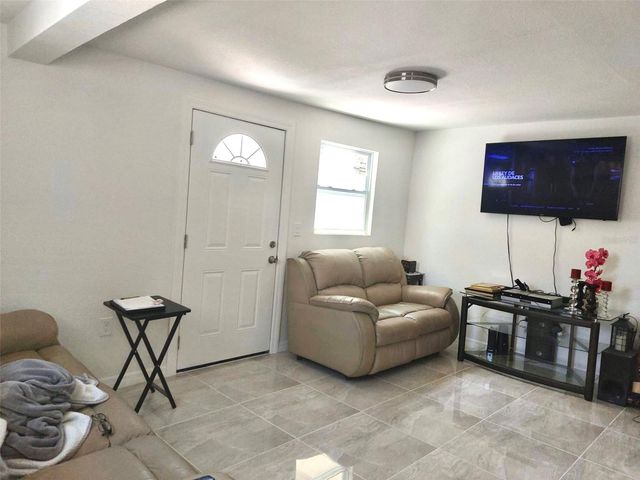 2136 W RAMBLA STREET, Tampa, FL 33612