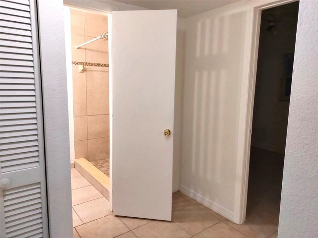 2136 W RAMBLA STREET, Tampa, FL 33612