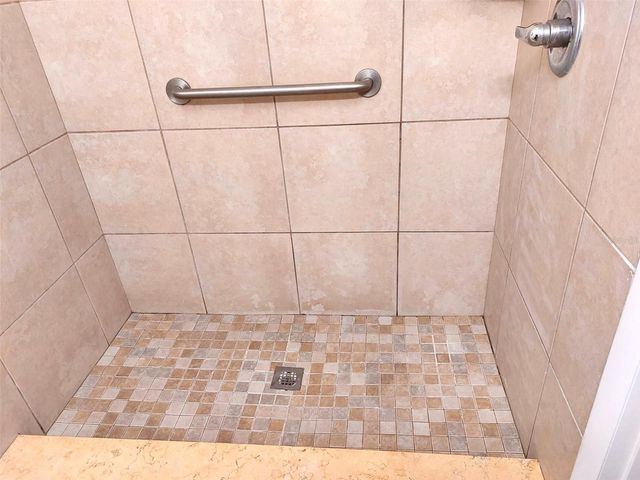 2136 W RAMBLA STREET, Tampa, FL 33612