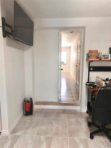 2136 W RAMBLA STREET, Tampa, FL 33612