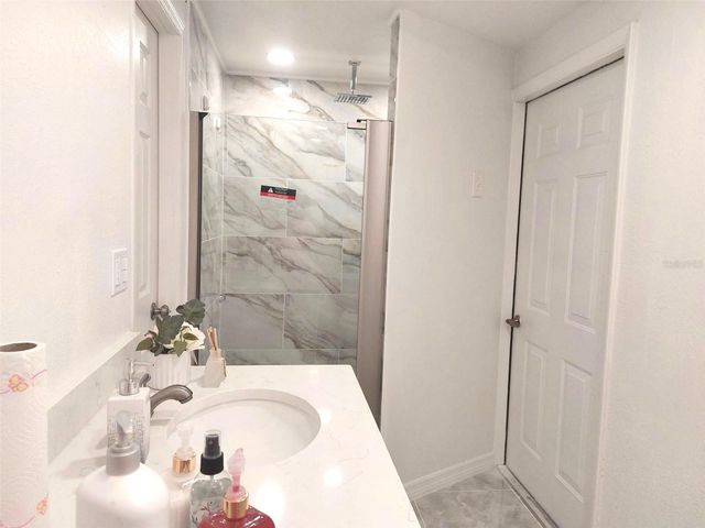 2136 W RAMBLA STREET, Tampa, FL 33612