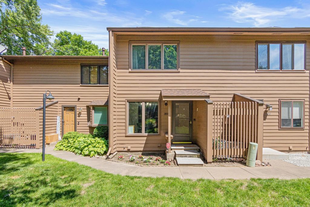 359 W Eagle Lake Drive, Maple Grove, MN 55369