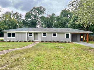 618 S Carney St, Atmore, AL 36502