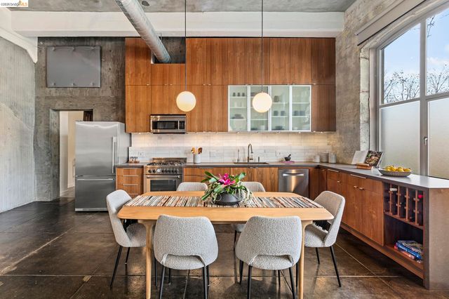 3240 Peralta St 2, Oakland, CA 94608