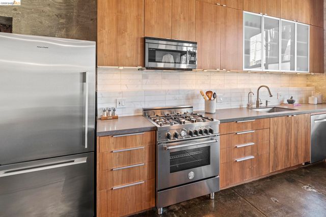 3240 Peralta St 2, Oakland, CA 94608