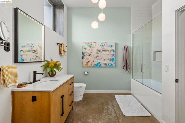 3240 Peralta St 2, Oakland, CA 94608