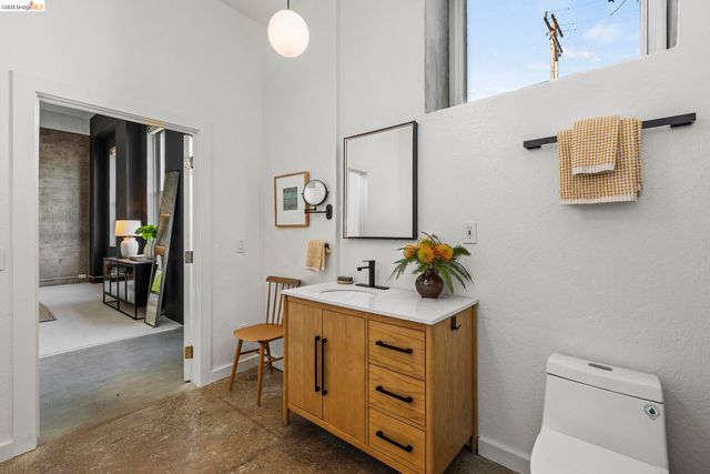 3240 Peralta St 2, Oakland, CA 94608