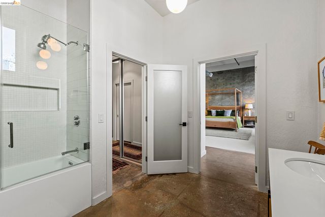 3240 Peralta St 2, Oakland, CA 94608