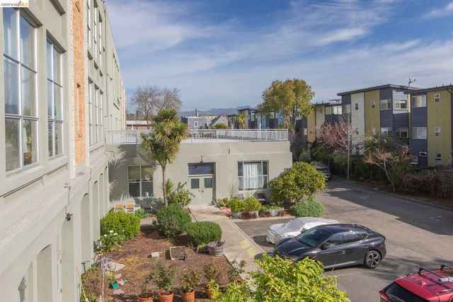 3240 Peralta St 2, Oakland, CA 94608