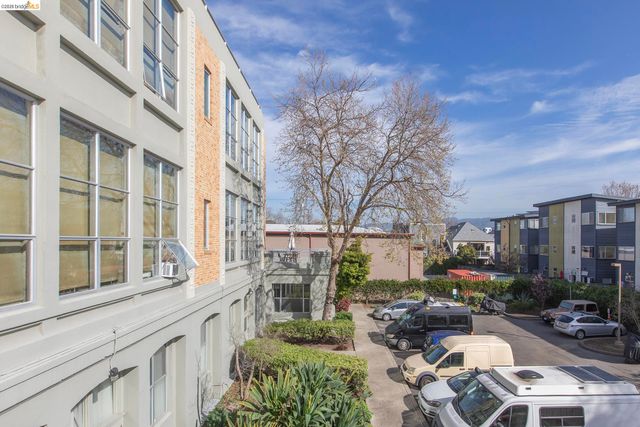 3240 Peralta St 2, Oakland, CA 94608