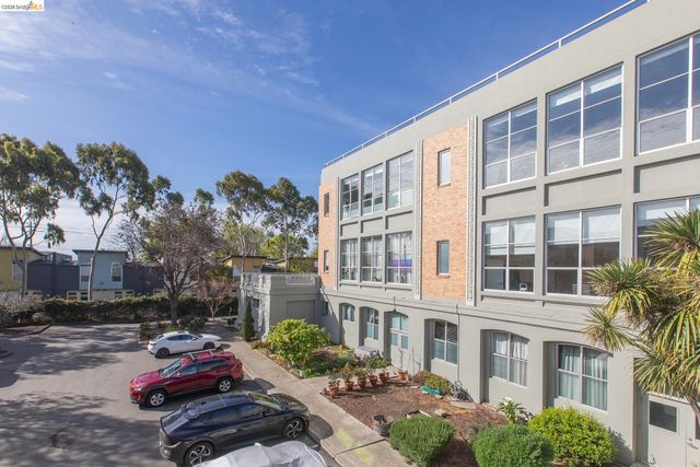 3240 Peralta St 2, Oakland, CA 94608