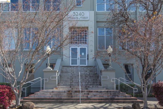 3240 Peralta St 2, Oakland, CA 94608