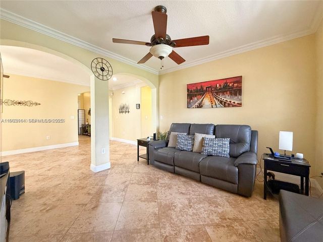 8934 SW 206th St, Cutler Bay, FL 33189