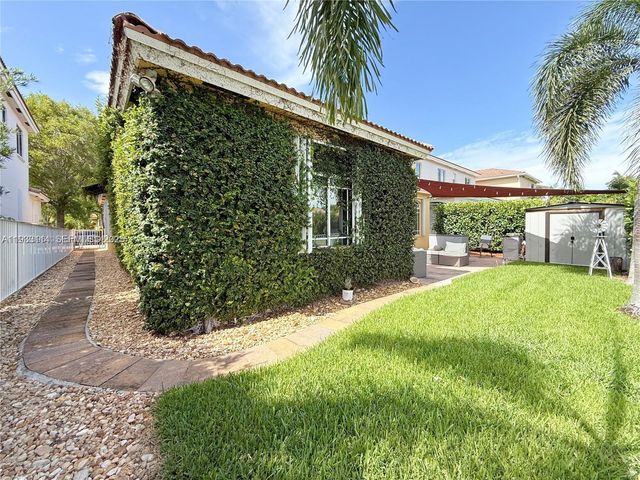 8934 SW 206th St, Cutler Bay, FL 33189