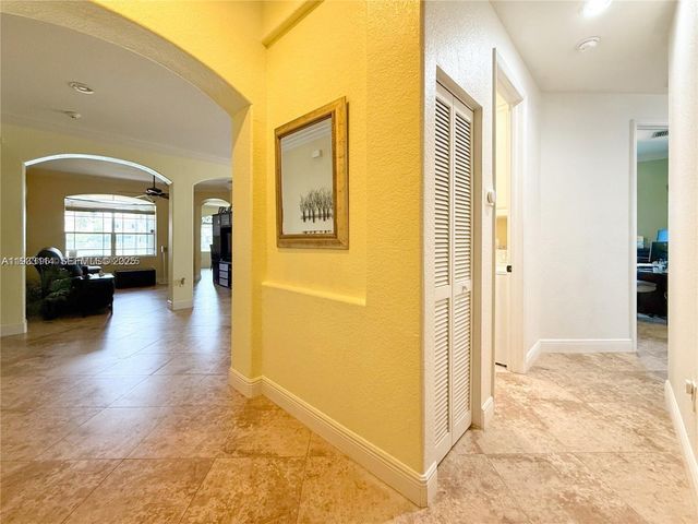 8934 SW 206th St, Cutler Bay, FL 33189