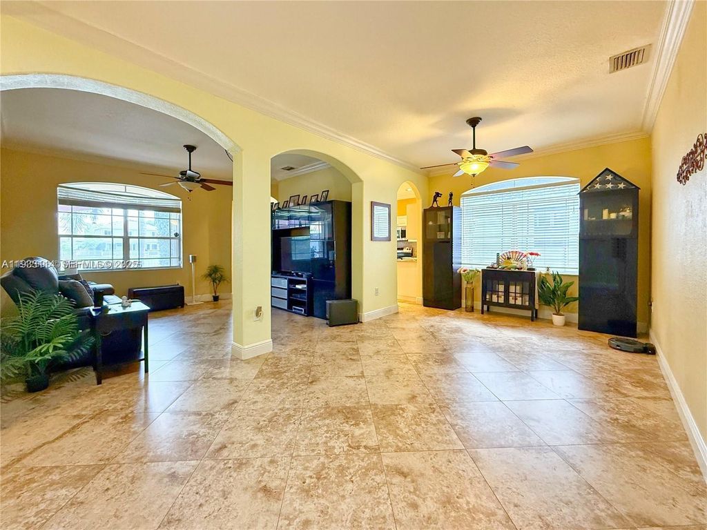 Image 16 of property listing at 8934 SW 206th St, Cutler Bay, FL 33189