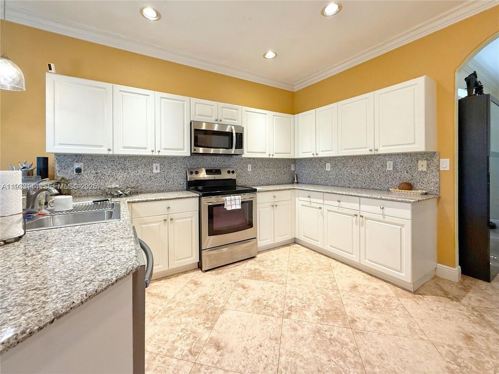 Image 19 of property listing at 8934 SW 206th St, Cutler Bay, FL 33189