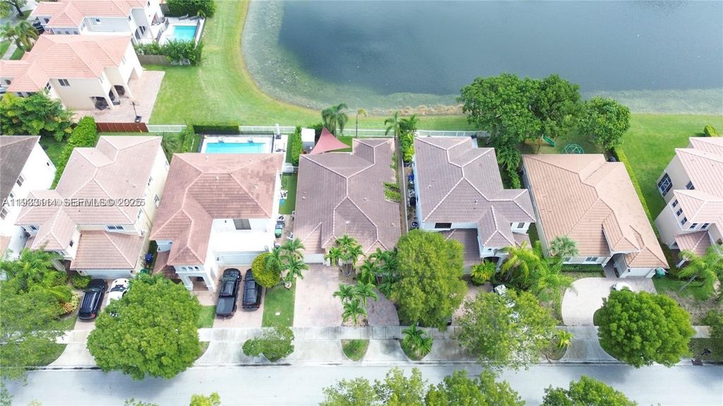 Image 2 of property listing at 8934 SW 206th St, Cutler Bay, FL 33189