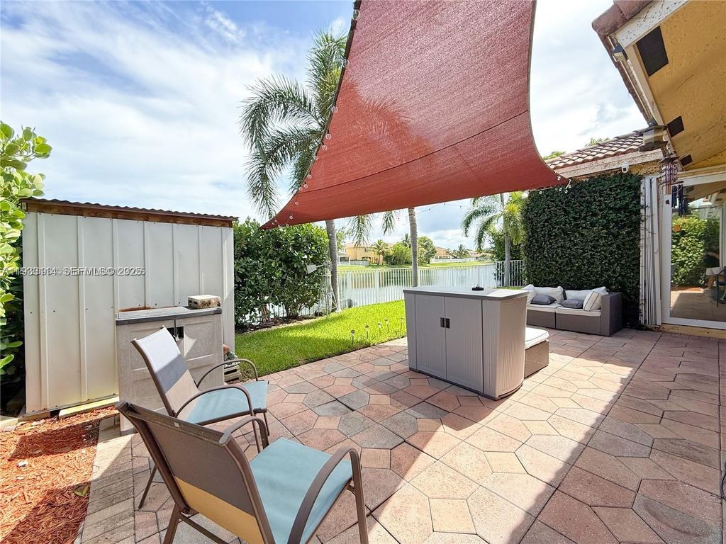 Image 24 of property listing at 8934 SW 206th St, Cutler Bay, FL 33189