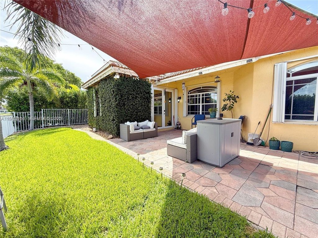 Image 25 of property listing at 8934 SW 206th St, Cutler Bay, FL 33189